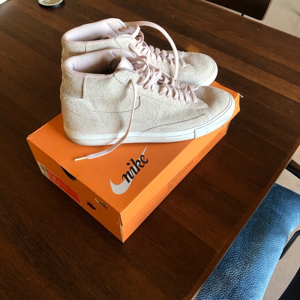 Men’s light pink nike blazer sneakers sz 11.5